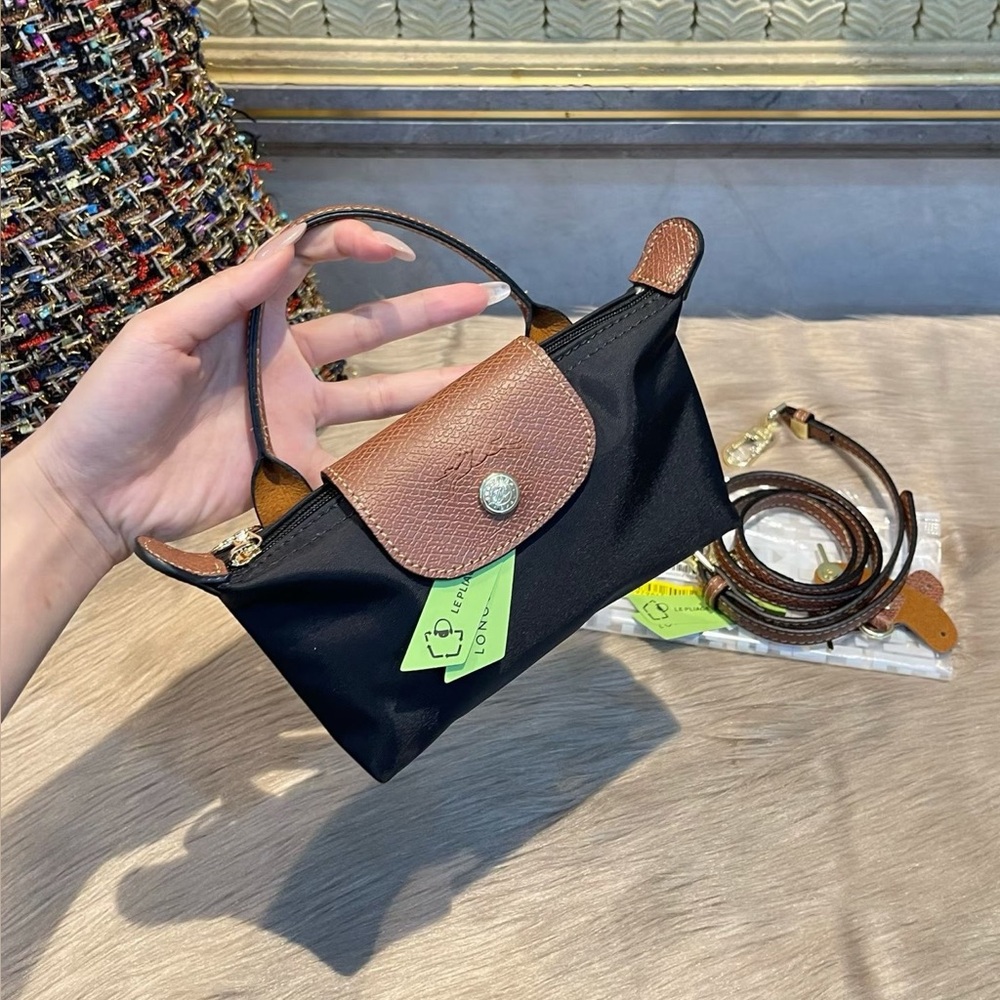 Longchamp crossbody bag
Size: 17*10 cm - Picture 3 of 5
